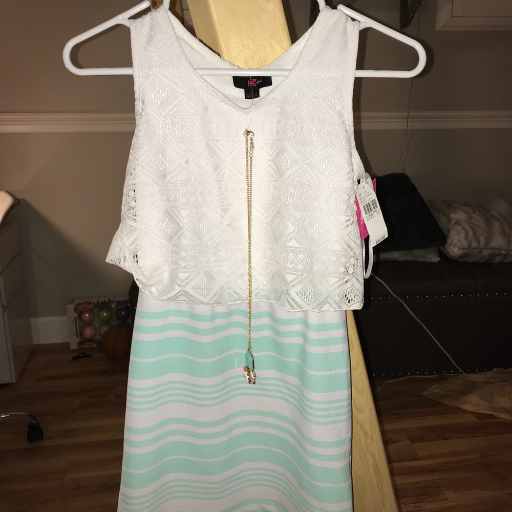 Short summer dress with necklace